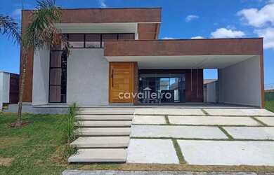 Imagem: A casa possui 3 Dormitórios, 5 Banheiros, 4 Vagas na garagem