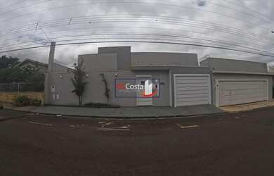 Imagem: A casa possui 3 Dormitórios, 1 Banheiro, 3 Vagas na garagem