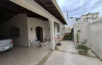 Imagem: A casa possui 2 Dormitórios, 2 Banheiros, 3 Vagas na garagem