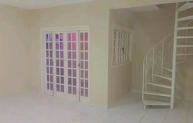 Imagem: A casa possui 2 Dormitórios, 1 Banheiro, 4 Vagas na garagem