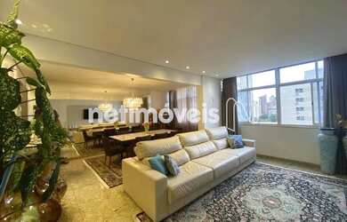 Imagem: O apartamento possui 4 Dormitórios, 2 Banheiros, 2 Vagas na