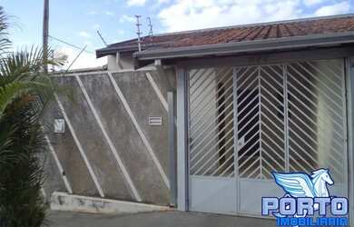 Imagem: A casa possui 2 Dormitórios, 2 Banheiros, 1 Vaga na garagem