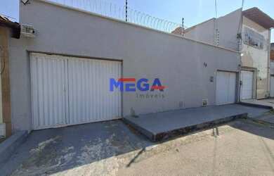 Imagem: A casa possui 2 Dormitórios, 2 Banheiros, 3 Vagas na garagem