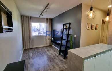 Imagem: O apartamento possui 2 Dormitórios, 1 Banheiro, 1 Vaga na garagem