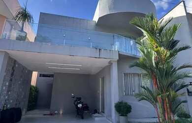 Imagem: A casa em condomínio possui 4 Dormitórios, 5 Banheiros, 2