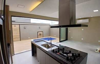 Imagem: A casa em condomínio possui 3 Dormitórios, 4 Banheiros, 190m²