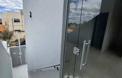 Imagem: A casa possui 3 Dormitórios, 1 Banheiro e está localizado