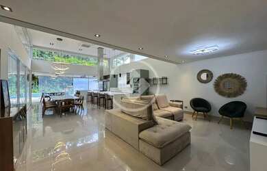 Imagem: A casa possui 5 Dormitórios, 5 Banheiros, 5 Vagas na garagem