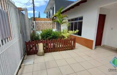 Imagem: A casa possui 4 Dormitórios, 3 Banheiros, 3 Vagas na garagem