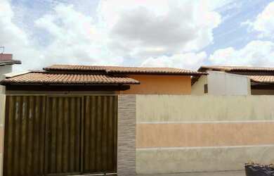 Imagem: A casa possui 2 Dormitórios e 70m² de Área e está localizado