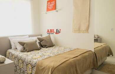 Imagem: A casa possui 2 Dormitórios, 1 Banheiro, 2 Vagas na garagem