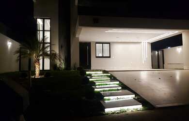 Imagem 2: Venda de casa. Churrasqueira, 210m² de Área, 2 Vagas na garageme4 Dormitórios