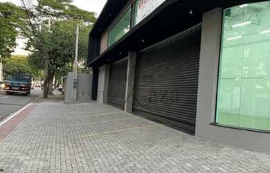 Imagem: O depósito possui 3 Vagas na garagem e 320m² de Área e está