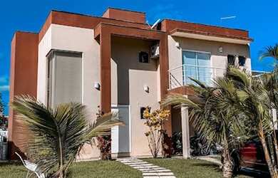 Imagem: A casa em condomínio possui 4 Dormitórios, 1 Banheiro, 3 Vagas