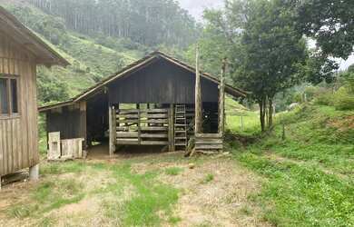 Imagem: A fazenda à venda possui e está localizado em Angelina, SC