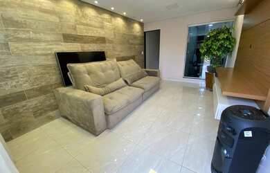 Imagem: A casa possui 3 Dormitórios, 5 Banheiros, 4 Vagas na garagem