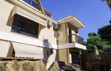 Imagem: A casa em condomínio possui 3 Dormitórios, 3 Banheiros e 200m²