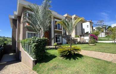 Imagem: A casa em condomínio possui 4 Dormitórios, 5 Banheiros, 5