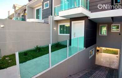 Imagem: A casa possui 3 Dormitórios, 3 Banheiros, 4 Vagas na garagem