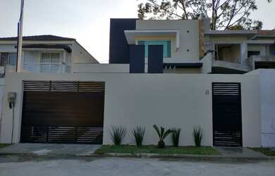 Imagem: A casa em condomínio possui 3 Dormitórios, 3 Banheiros, 3