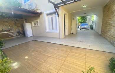 Imagem: A casa em condomínio possui 4 Dormitórios, 4 Banheiros, 2