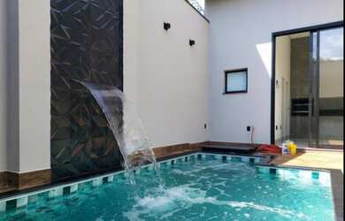 Imagem: A casa possui 3 Dormitórios, 2 Banheiros, 4 Vagas na garagem