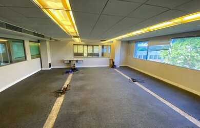 Imagem: O depósito possui 5 Vagas na garagem, 700m² de Área e está