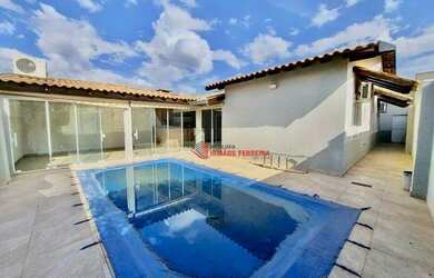 Imagem: A casa em condomínio possui 3 Dormitórios, 3 Banheiros, 4