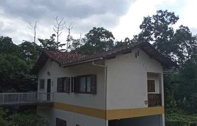 Imagem: A casa possui 2 Dormitórios, 3 Banheiros, 3 Vagas na garagem