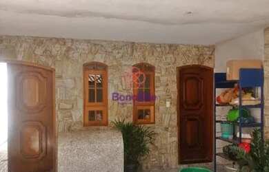 Imagem: A casa possui 2 Dormitórios, 1 Banheiro, 2 Vagas na garagem