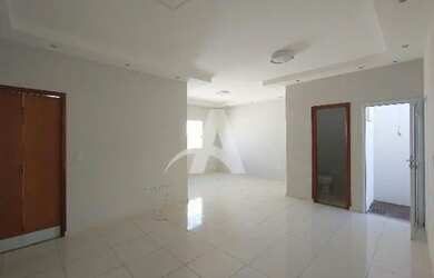 Imagem: A casa possui 3 Dormitórios, 3 Banheiros, 1 Vaga na garagem