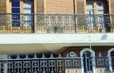 Imagem: A casa possui 3 Dormitórios, 3 Banheiros, 3 Vagas na garagem