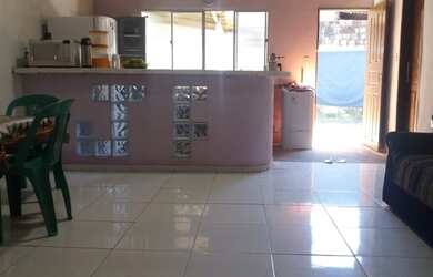 Imagem: A casa possui 2 Dormitórios, 1 Banheiro, 1 Vaga na garagem