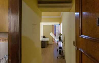 Imagem: O apartamento possui 1 Dormitório, 1 Banheiro, 1 Vaga na garagem