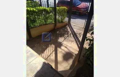 Imagem: A casa possui 2 Dormitórios, 1 Banheiro, 1 Vaga na garagem