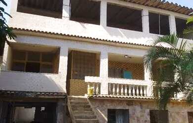 Imagem: A casa possui 5 Dormitórios, 5 Banheiros, 5 Vagas na garagem