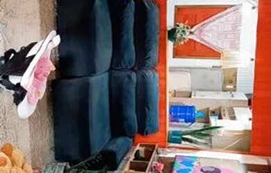 Imagem: A casa possui 1 Dormitório, 1 Banheiro, 1 Vaga na garagem