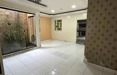 Imagem: A casa possui 4 Dormitórios, 4 Banheiros, 2 Vagas na garagem