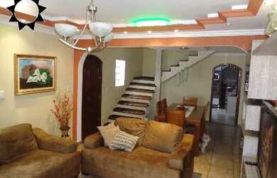 Imagem: A casa possui 3 Dormitórios, 2 Banheiros, 2 Vagas na garagem