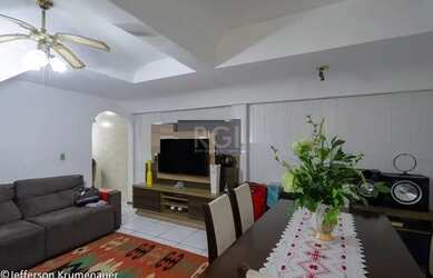 Imagem: A casa possui 3 Dormitórios, 3 Banheiros, 2 Vagas na garagem