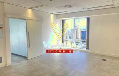 Imagem: O depósito possui 4 Vagas na garagem e 105m² de Área e está