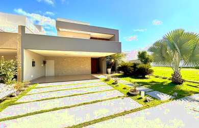 Imagem: A casa em condomínio possui 3 Dormitórios, 4 Banheiros, 4