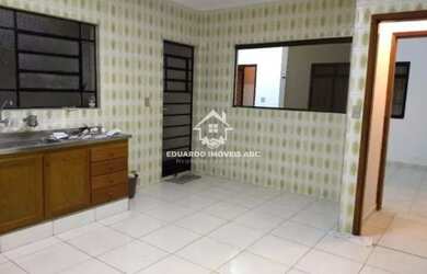 Imagem: A casa possui 3 Dormitórios, 1 Banheiro, 2 Vagas na garagem