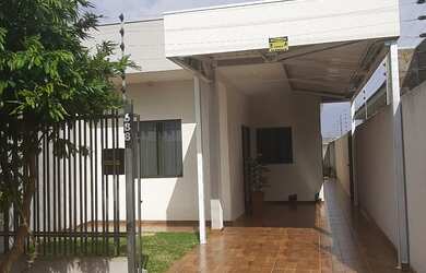 Imagem: A casa possui 2 Dormitórios, 1 Banheiro, 2 Vagas na garagem