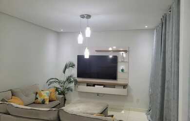 Imagem: A casa possui 3 Dormitórios, 3 Banheiros, 1 Vaga na garagem