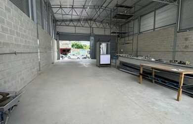 Imagem 3: Galpão de 360m² em avenida no Jardim das Alterosas