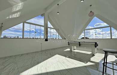 Imagem: A casa possui 3 Dormitórios, 4 Banheiros, 4 Vagas na garagem