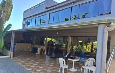 Imagem: A casa em condomínio possui 4 Dormitórios, 5 Banheiros, 5