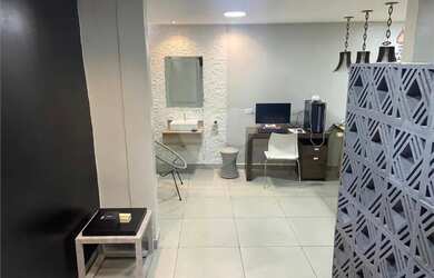 Imagem: A casa possui 3 Dormitórios, 3 Banheiros, 1 Vaga na garagem