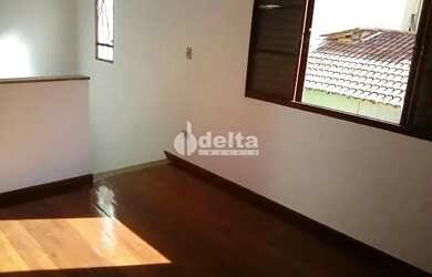 Imagem 2: Casa residencial disponível para venda e locação no bairro Santa Mônica...